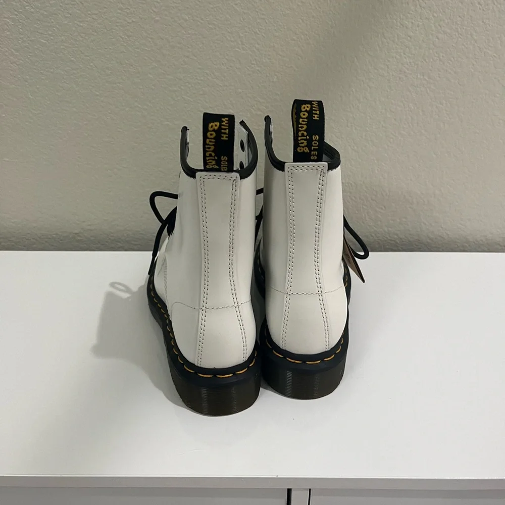 Doc Martens 1460 SMOOTH LEATHER LACE UP BOOTS, white size 6 - Picture 8 of 15